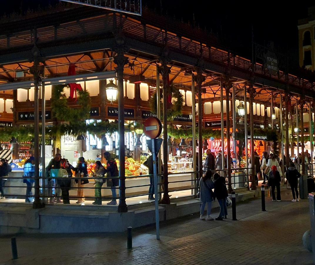 Centro Madrid. Plaza Mayor. Puerta del Sol. Opera. Exterior foto