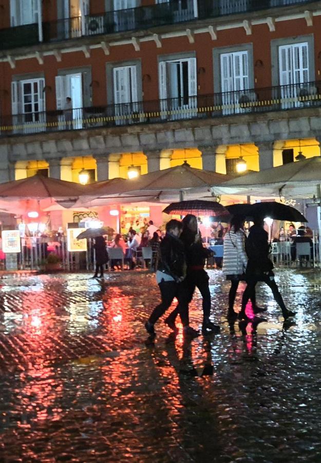 Centro Madrid. Plaza Mayor. Puerta del Sol. Opera. Exterior foto